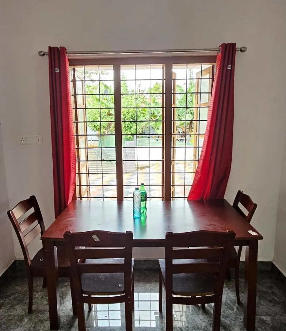 The Grand White House - Entire Villa Thekkady Indie
